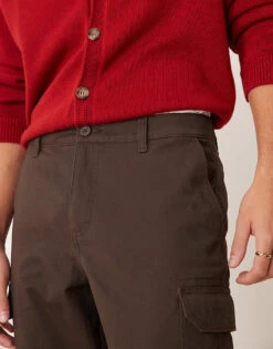 New Look Relaxed Cargo Trouser In Dark Brown For Men -Look Espn Store 207331267 4