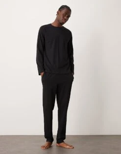 New Look Long Sleeve T-shirt & Jogger Loungewear Set In Black For Men