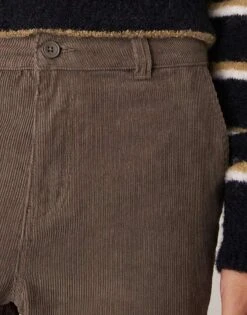 New Look Cord Trousers In Mid Brown For Men 9 New Look Cord Trousers In Mid Brown For Men -Look Espn Store 207469336 4