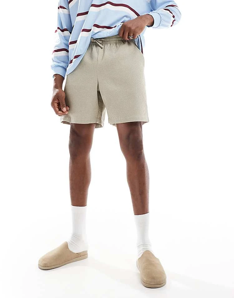 New Look Waffle Textured Shorts In Stone For Men 2 New Look Waffle Textured Shorts In Stone For Men - Image 2